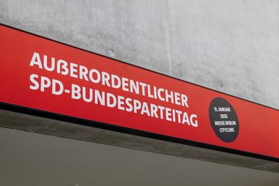 Au?erordentlicher Bundesparteitag der SPD im CityCube Berlin vor Neuwahl des Bundestages-stock-foto