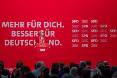Au?erordentlicher Bundesparteitag der SPD im CityCube Berlin vor Neuwahl des Bundestages-stock-foto