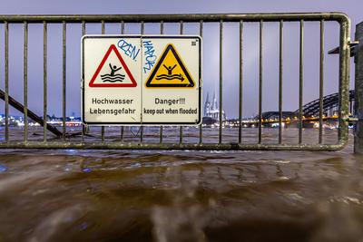 Rhein Hochwasser in K?ln -11..01.2025-stock-foto
