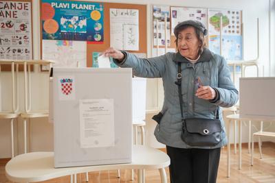 Kroatien: Stichwahl / Zweite Runde Pr?sidentschaftswahl, 2024/2025 - Zagreb, Kroatien; Pr?sident und Spitzenkandidat Zor-stock-photo