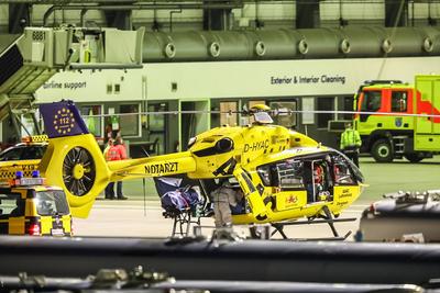 News Bilder des Tages Bundeswehr fliegt mit Covid-19 erkrankte Patienten nach Hamburg 29.03.20 - Hamburg: Heute landete-stock-foto