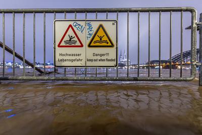 Rhein Hochwasser in K?ln -11..01.2025-stock-foto