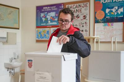 Kroatien: Stichwahl / Zweite Runde Pr?sidentschaftswahl, 2024/2025 - Zagreb, Kroatien; Pr?sident und Spitzenkandidat Zor-stock-photo