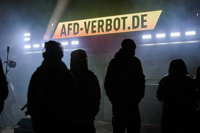 Gefangenentransporter wirbt fuer AfD-Verbot-stock-photo