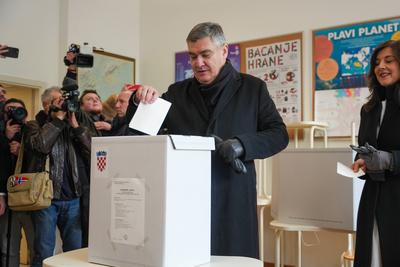 Kroatien: Stichwahl / Zweite Runde Pr?sidentschaftswahl, 2024/2025 - Zagreb, Kroatien; Pr?sident und Spitzenkandidat Zor-stock-photo