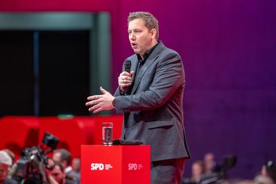 Au?erordentlicher Bundesparteitag der SPD im CityCube Berlin vor Neuwahl des Bundestages-stock-foto