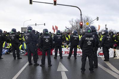 Strassenblockaden gegen AfD-Bundesparteitag in Riesa-stock-photo