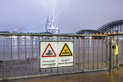 Rhein Hochwasser in K?ln -11..01.2025-stock-foto