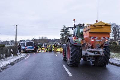 Strassenblockaden gegen AfD-Bundesparteitag in Riesa-stock-photo