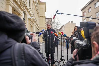 Kroatien: Stichwahl / Zweite Runde Pr?sidentschaftswahl, 2024/2025 - Zagreb, Kroatien; Pr?sident und Spitzenkandidat Zor-stock-photo