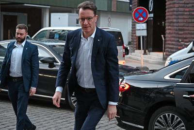 Bundesvorstandsklausur der CDU Deutschlands in Hamburg - Generalsekret?r Carsten Linnemann gibt vor Beginn der Klausurtagung ein Statement ab. Hamburg, der 10.01.2025-stock-foto