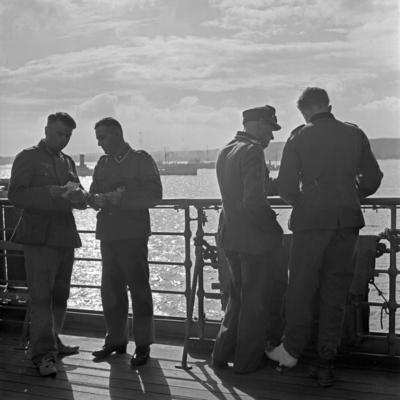 Wilhelm Gustloff Original-Bildunterschrift: Lazarettschiff Wilhelm Gustloff - Abend an Deck des Lazarettschiffs. Hospita-stock-foto