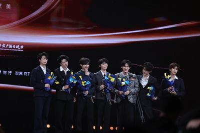 BEIJING, CHINA - JANUARY 11: (L-R) Members of Teens in Times Yan Haoxiang, Liu Yaowen, Ding Chengxin, Ma Jiaqi, Song Yax-stock-foto