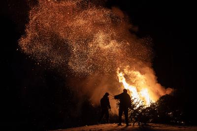 11.01.2025: Weihnachtsbaumverbrennung in Siegen-Oberschelden-stock-foto