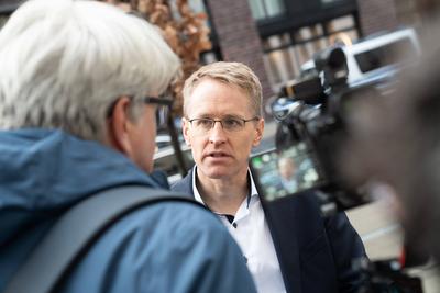 Bundesvorstandsklausur der CDU Deutschlands in Hamburg -  Ministerpr?sident Daniel G?nther gibt bei seiner Ankunft ein Interview-stock-photo