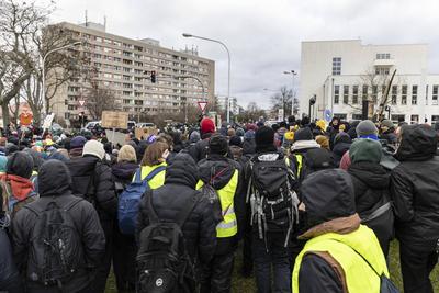 Tausende protestieren gegen AfD-Bundesparteitag in Riesa-stock-photo
