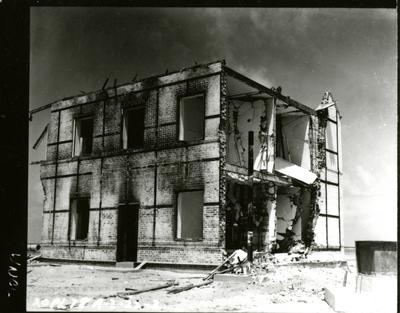 RECORD DATE NOT STATED Project 20 - Operation Greenhouse (Enewetak) Test Activities. Post Shot Easy - Damage to Building-stock-foto