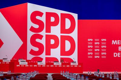 Au?erordentlicher Bundesparteitag der SPD im CityCube Berlin vor Neuwahl des Bundestages-stock-foto