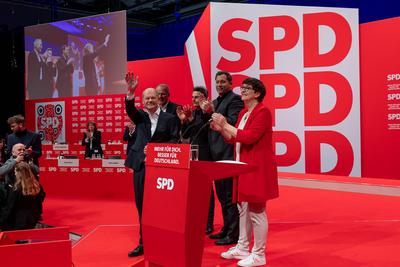Au?erordentlicher Bundesparteitag der SPD im CityCube Berlin vor Neuwahl des Bundestages-stock-foto
