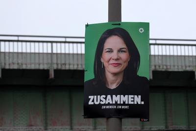 11.01.2025,Deutschland, NRW,Politik, Wahl zum 21. Deutschen Bundestag am 23.2.2025, Bundesregierung,Aussenministerin Annalena Baerbock als Spitzenkandidatin auf einem Plakat der Partei B?ndnis 90 / Die Gr?nen, Bundestagswahl, Wahlplakat,-stock-foto