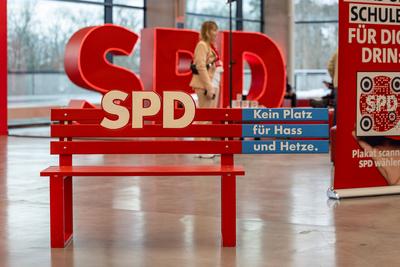 Au?erordentlicher Bundesparteitag der SPD im CityCube Berlin vor Neuwahl des Bundestages-stock-foto