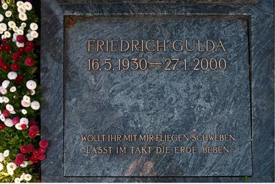 Besuch des Grabes des Pianisten Friedrich Gulda, in Steinbach am Attersee, am 23.04.20. 2020 - Besuch des Grabes des Pia-stock-photo