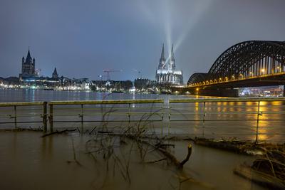 Rhein Hochwasser in K?ln -11..01.2025-stock-foto