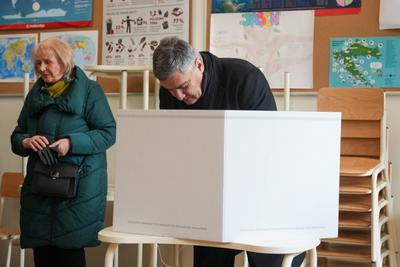 Kroatien: Stichwahl / Zweite Runde Pr?sidentschaftswahl, 2024/2025 - Zagreb, Kroatien; Pr?sident und Spitzenkandidat Zor-stock-photo
