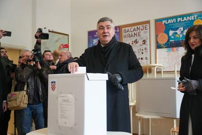 Kroatien: Stichwahl / Zweite Runde Pr?sidentschaftswahl, 2024/2025 - Zagreb, Kroatien; Pr?sident und Spitzenkandidat Zor-stock-photo