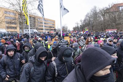 Tausende protestieren gegen AfD-Bundesparteitag in Riesa-stock-photo