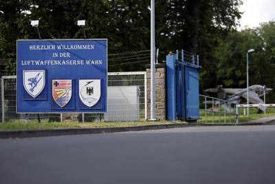 Verdacht auf Sabotage an der Luftwaffenkaserne K?ln Wahn am Flughafen K?ln Bonn. Am Mittwoch wurde die Kaserne abgeriege-stock-foto