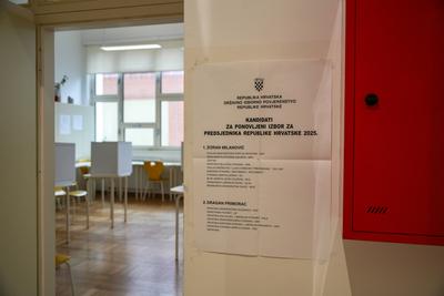 Kroatien: Stichwahl / Zweite Runde Pr?sidentschaftswahl, 2024/2025 - Zagreb, Kroatien *** Croatia Run-off second round p-stock-photo