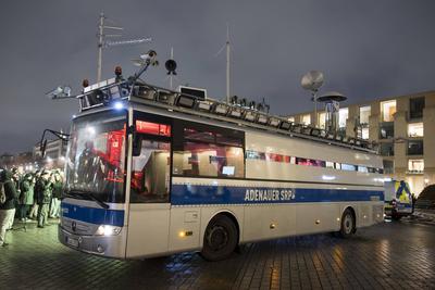"Der Adenauer", Bus des ZPS vor dem Brandenburger Tor, Berlin, 10.01.2025-stock-photo