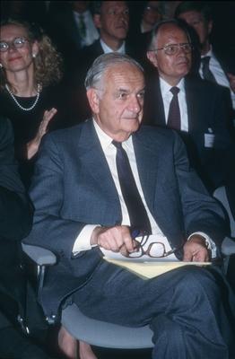 Prof. Alfred Grosser (Journalist, Autor) 09/96 mo Mann Journalismus Autor Frankreich seri?s Halbglatze grauhaarig Jacket-stock-foto