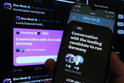 Live-Gespr?ch auf der Online-Plattform X (vormals Twitter) zwischen Alice Weidel, Kanzlerkandidatin der Partei Alternati-stock-foto