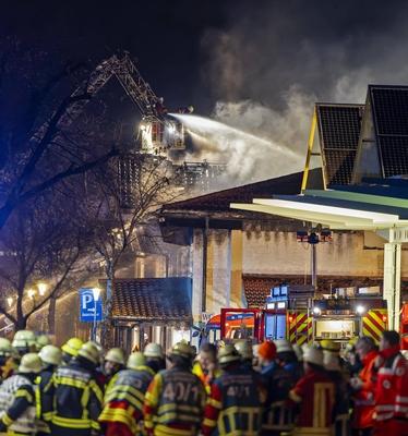 10.01.2025, Brand in Parkhaus-stock-foto