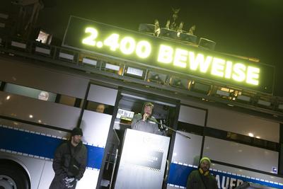 "Der Adenauer", Bus des ZPS vor dem Brandenburger Tor, Berlin, 10.01.2025-stock-photo