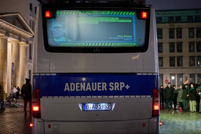 Gefangenentransporter wirbt fuer AfD-Verbot-stock-photo