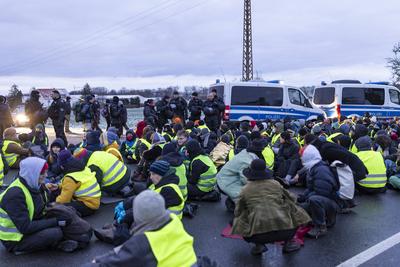 Strassenblockaden gegen AfD-Bundesparteitag in Riesa-stock-photo