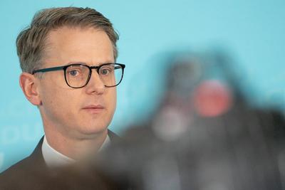 Bundesvorstandsklausur der CDU Deutschlands in Hamburg - Generalsekret?r Carsten Linnemann gibt vor Beginn der Klausurtagung ein Statement ab-stock-foto