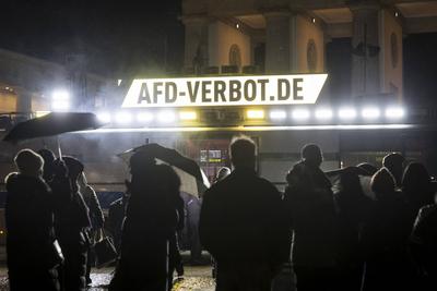 "Der Adenauer", Bus des ZPS vor dem Brandenburger Tor, Berlin, 10.01.2025-stock-photo