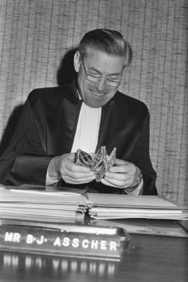 Anefo photo collection. Amsterdam, summary proceedings Hungarian architect Erno Rubik against publisher Mondria to get b-stock-foto