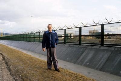Landwirt Michael Meier neben der Baustelle der Wiederaufarbeitungsanlage Wackersdorf. Das Bauvorhaben musste nach starke-stock-foto