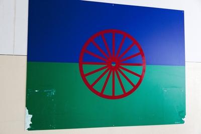 Bildnummer: 58044544  Datum: 17.05.2012  Copyright: imago/ecomedia/robert fishmanFahne des Roma-Volks / flag of the Roma /  Roma Fahne / Roma Flag Gesellschaft x0x xkg 2012 quer Fahne Flagge Rom Roma Romi Symbol Volk Zeichen Zigeuner gypsie nation national sign 58044544 Date 17 05 2012 Copyright Imago EcoMedia Robert Fishman Flag the Roma People Flag of The Roma Roma Flag Roma Flag Society x0x xkg 2012 horizontal Flag Flag Rome Roma Romi symbol VOlk Sign Gypsies Gypsie Nation National Sign-stock-photo
