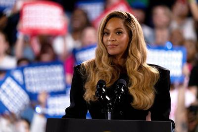 Bilder des Jahres 2024, News 10 Oktober News Themen der Woche KW43 Beyonce onstage during a campaign event at Shell Ener-stock-photo