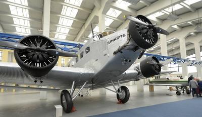 Eine rekonstruierte Ju 52 von 1937 steht am Dienstag 27 Januar 2009 im Technikmuseum Hugo Junkers-stock-foto