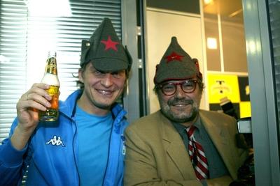 Oleg Tinkoff li RUS Vorstandsvorsitzender Brauerei Tinkoff und Oliviero Toscani ITA Fotograf w-stock-foto