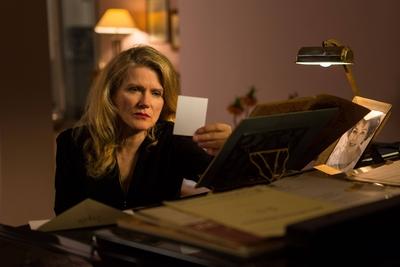 Die abhandene Welt (2015) - filmstill Barbara Sukowa in Die abhandene Welt (2015) (The Misplaced World) - - - EDITORIAL-stock-foto