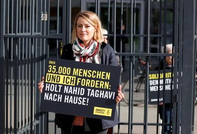 Clara B?nger, Die Linke , Deutschland, Berlin, Demonstration: Konrad-Adenauer-Str. 1 Jahrestag der Inhaftierung von Nahi-stock-foto