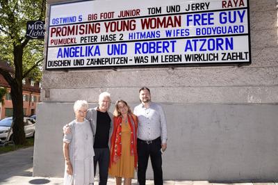Angelika Hartung, Robert Atzorn, Marie-Theres Relin und Matthias Stolz bei der Matinee-Lesung Duschen und Z?hneputzen --stock-foto